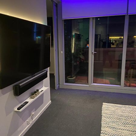 La Sky Boutique Apartment - Pool, Spa & Sauna Melbourne Exterior photo