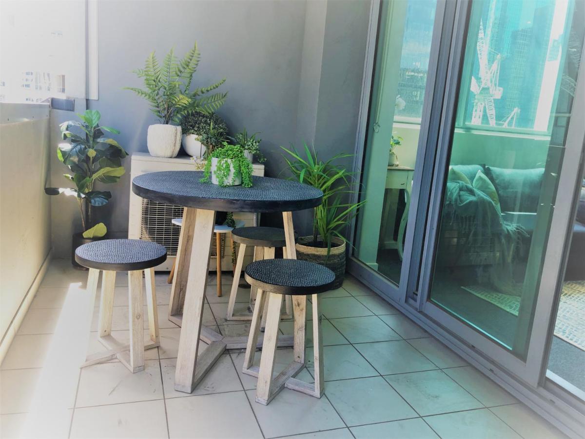 La Sky Boutique Apartment - Pool, Spa & Sauna Melbourne Exterior photo